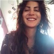 Diplomata liceo linguistico con esperienze in Inghilterra e Irlanda